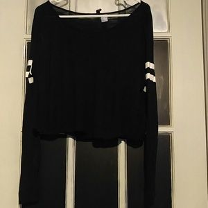 Black long sleeve crop top